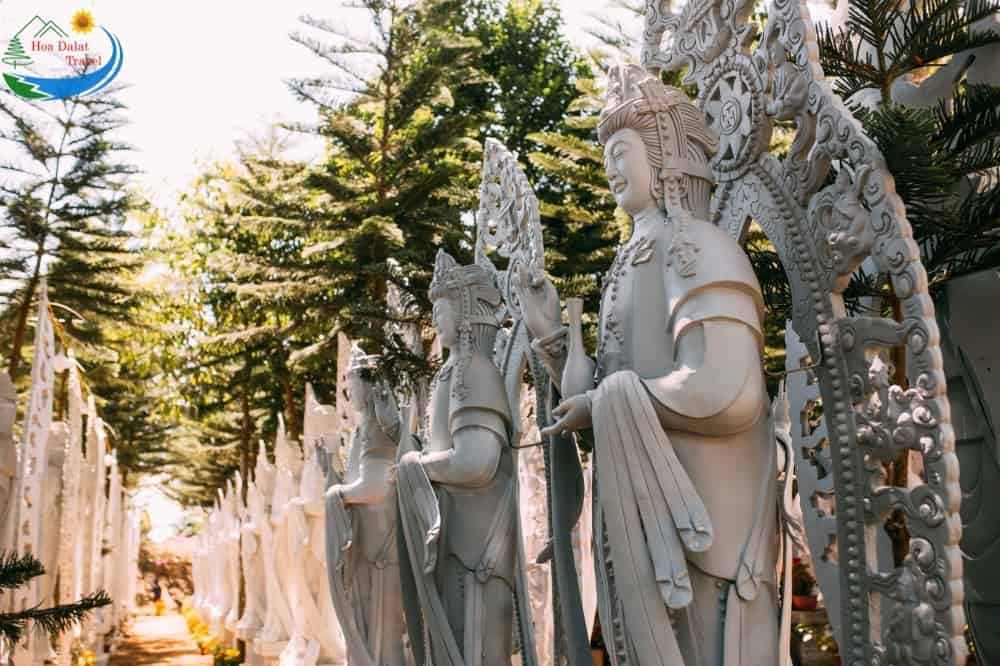 Chùa Linh Ẩn Đà Lạt – ngôi chùa có gần 500 bức tượng giống nhau như đúc 