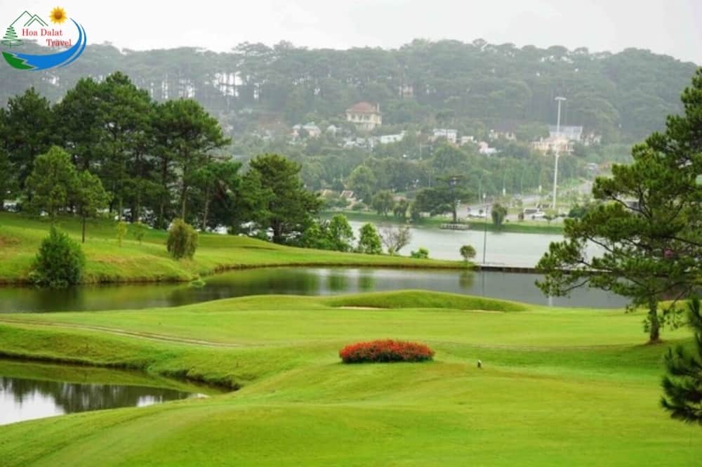 Sân golf tọa lạc ở vị trí như trái tim của thành phố