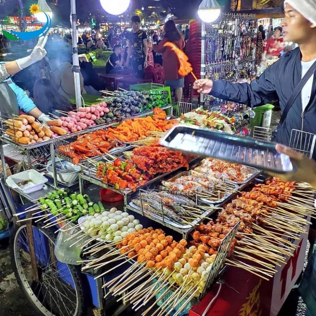 Ăn vặt chợ đêm Đà Lạt