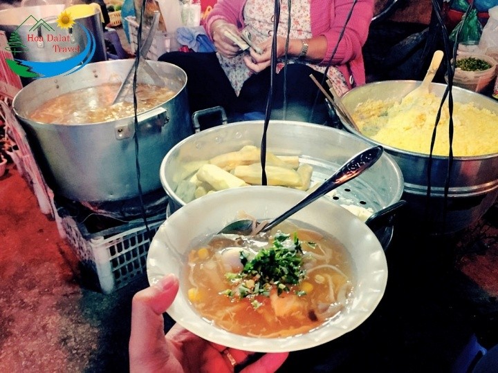 Bánh canh đêm chợ Đà Lạt
