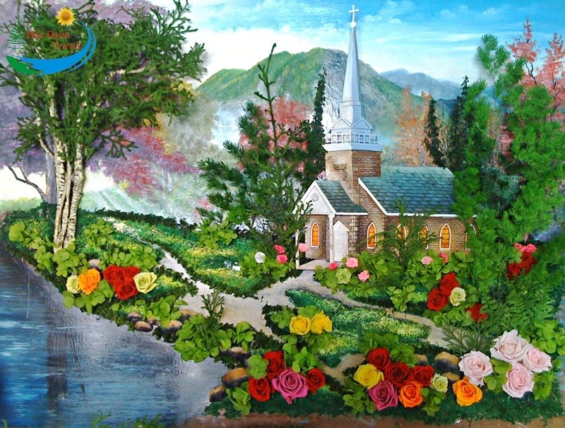 Bức tranh phong cảnh Đà Lạt được tạo thành từ những hoa khô
