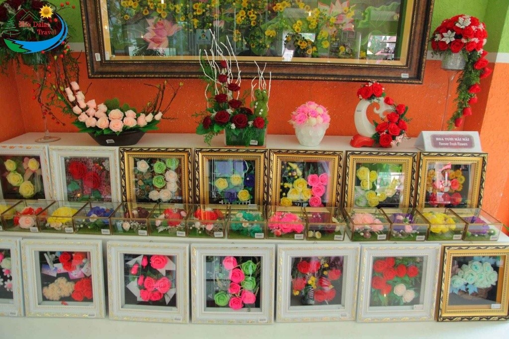 Một trong những cửa hàng hoa khô lớn nhất Việt Nam