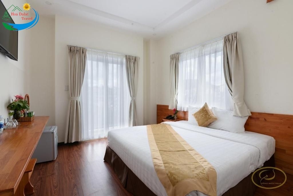 Phòng Deluxe giường đôi có ban công nhìn ra núi ở Hong Mon Villa