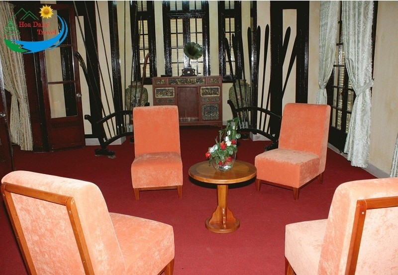 Phòng khách bên trong Cung Nam Phương Hoàng Hậu