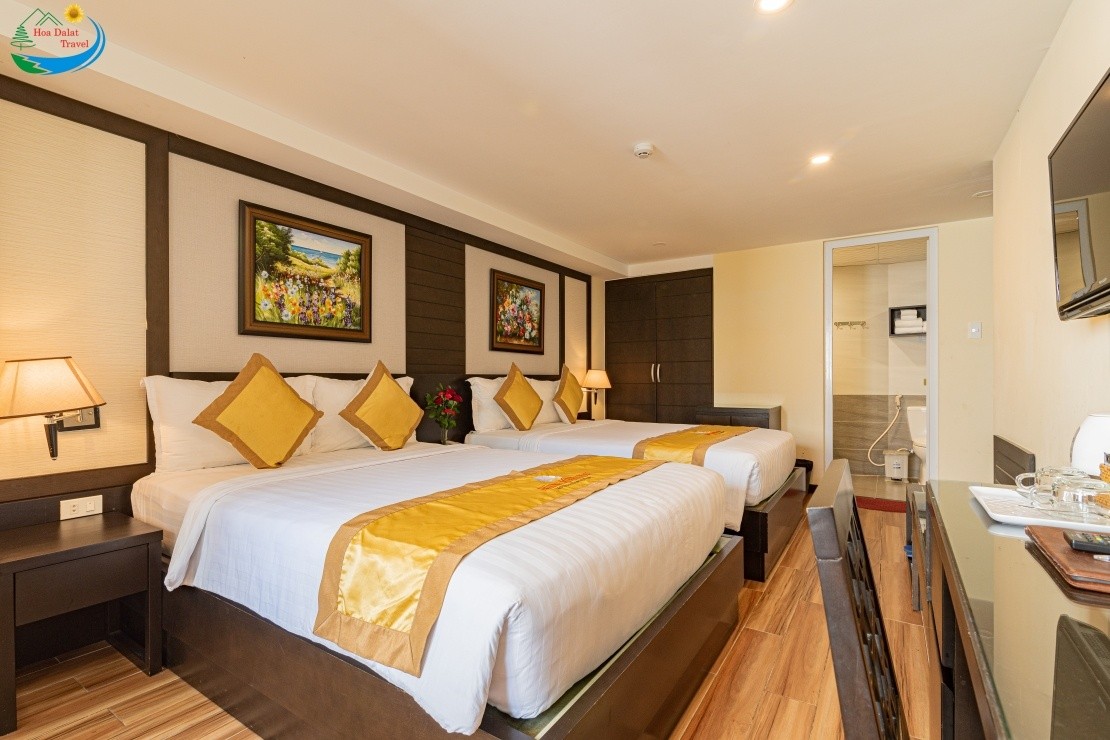 Phòng nghỉ tại khách sạn Hoàng Minh Châu hiện đại, đầy tiện nghi