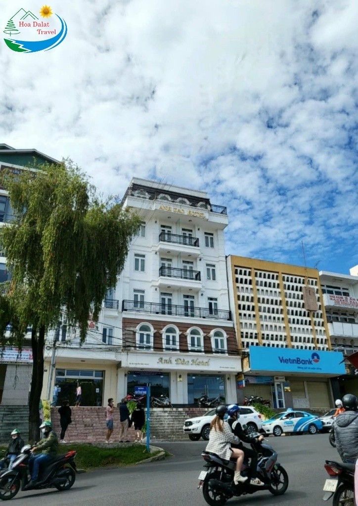 Anh Đào Hotel cũng tọa lạc tại vị trí thuận tiện di chuyển