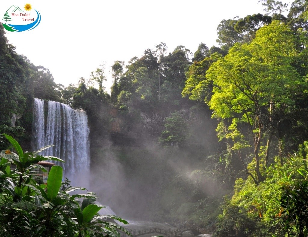 Thác nổi tiếng là thác nước cao và hùng vĩ nhất của vùng đất Lâm Đồng