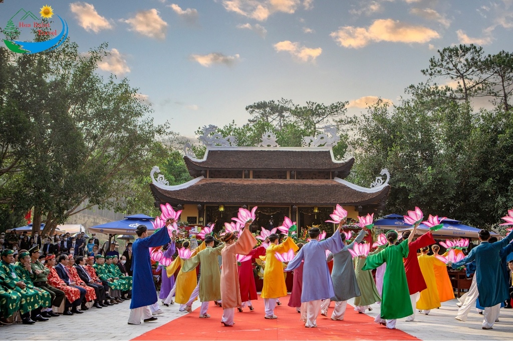 Lễ hội Giỗ Tổ Hùng Vương được tổ chức tại đền