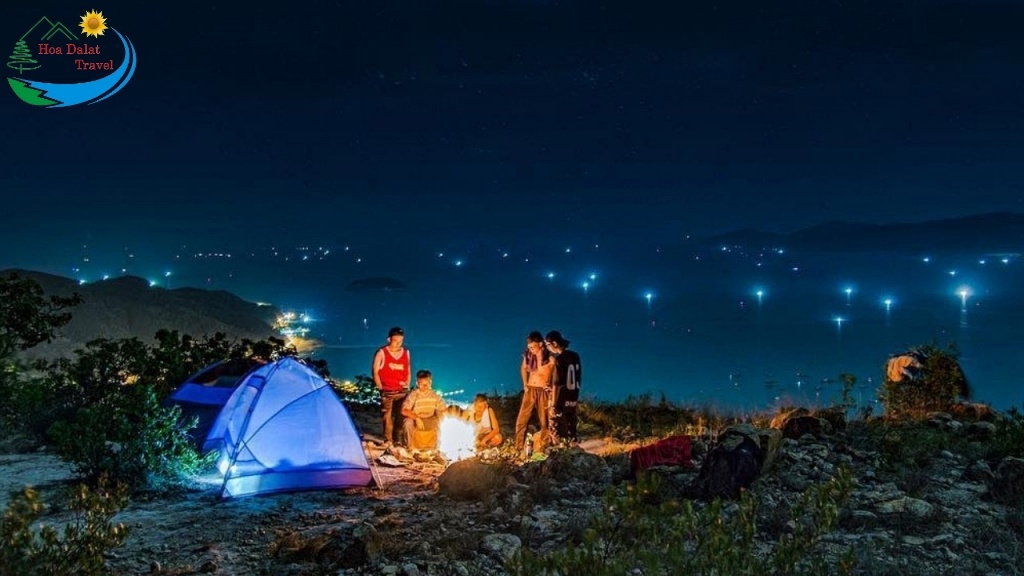 cắm trại về đêm