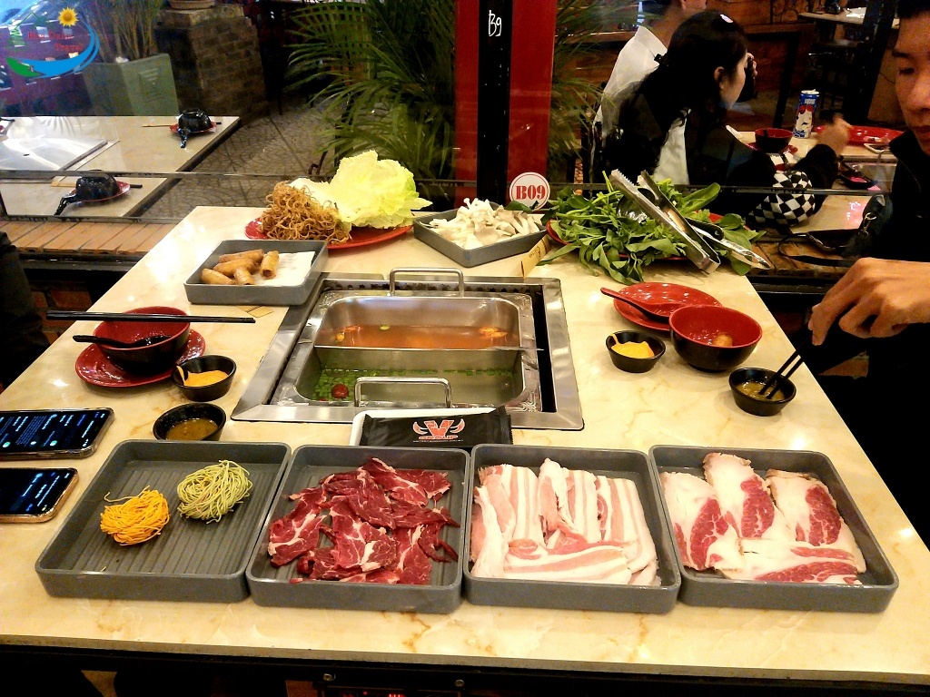 Lẩu và buffet hải sản ngon cùng các đồ ăn kèm hấp dẫn ở nhà hàng Ngon BBQ Buffet Garden
