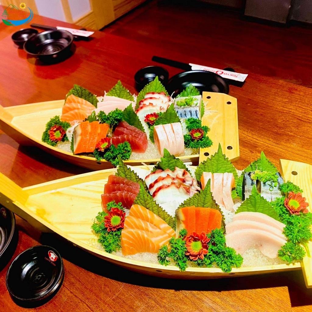 Món ăn tại Sushi Tokyo chú trọng đến hương vị tươi ngon của hải sản, đặc biệt là cá sống