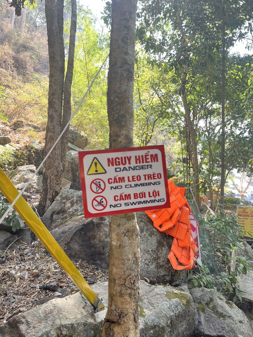 Cảnh báo ở thác Pongour Đà Lạt