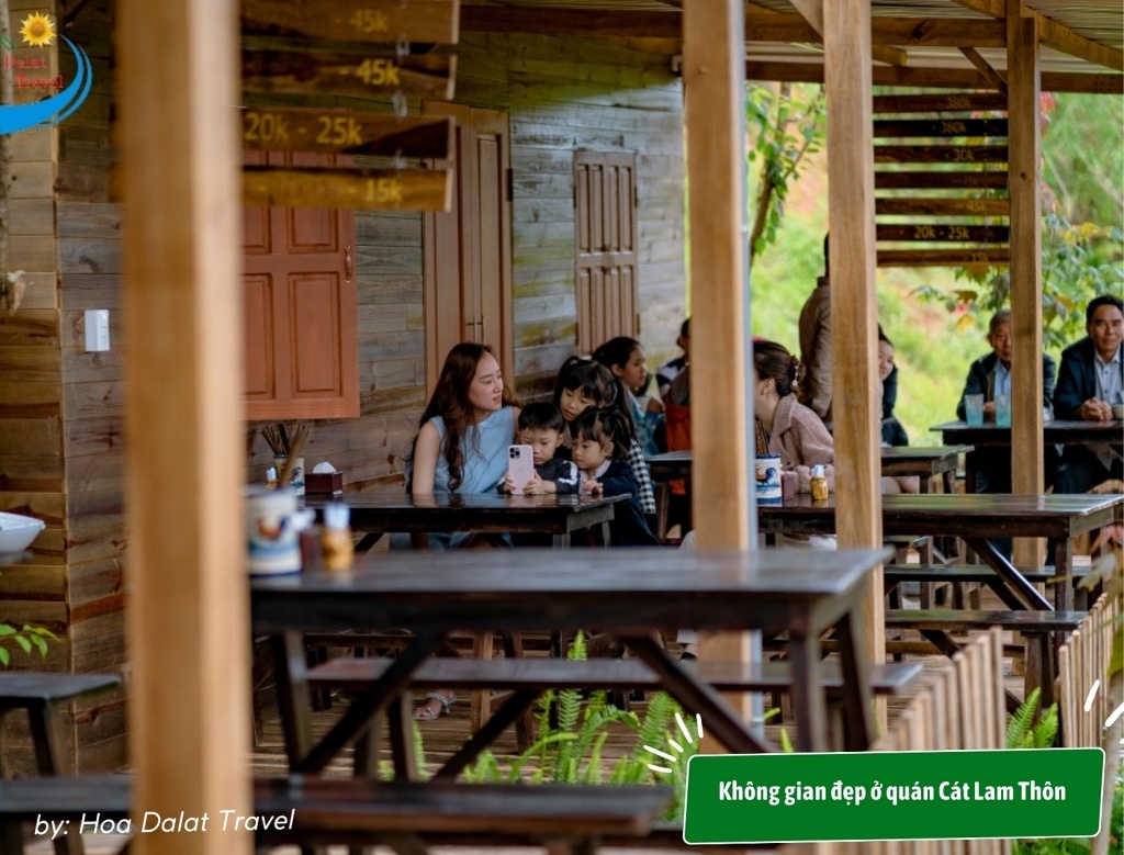 Không gian mở ở quán Cát Lam Thôn mang lại cảm giác thoải mái cho thực khách