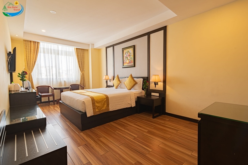 Phòng ở Khách sạn Hoàng Minh Châu sạch sẽ, thoáng mát và có view đẹp